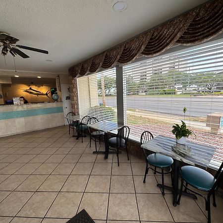 Hole Inn The Wall Hotel - Fort Walton Beach - Sunset Plaza - Nearby Beaches & Hurlburt Exterior foto