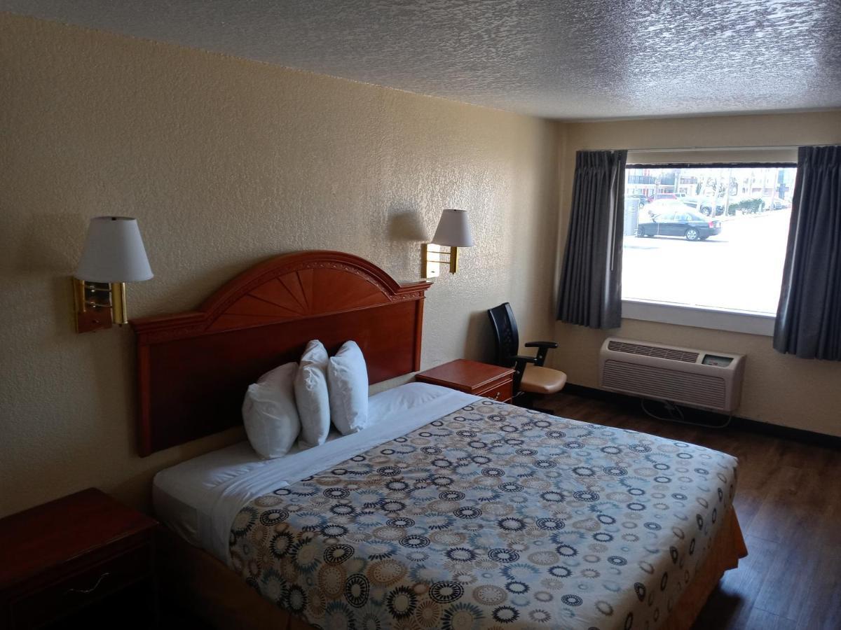 Hole Inn The Wall Hotel - Fort Walton Beach - Sunset Plaza - Nearby Beaches & Hurlburt Exterior foto