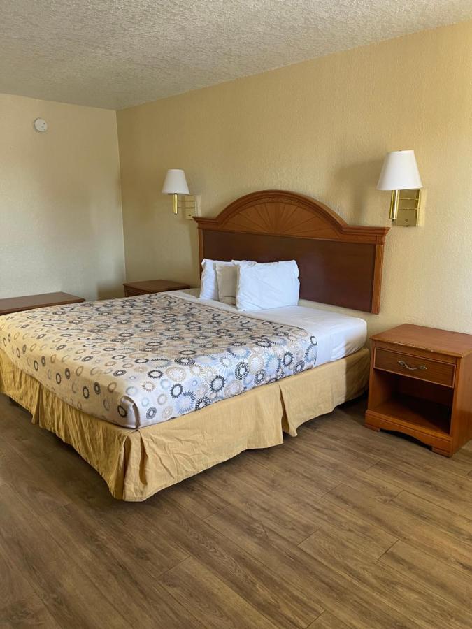 Hole Inn The Wall Hotel - Fort Walton Beach - Sunset Plaza - Nearby Beaches & Hurlburt Exterior foto