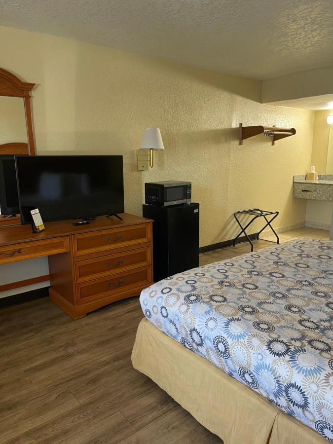 Hole Inn The Wall Hotel - Fort Walton Beach - Sunset Plaza - Nearby Beaches & Hurlburt Exterior foto