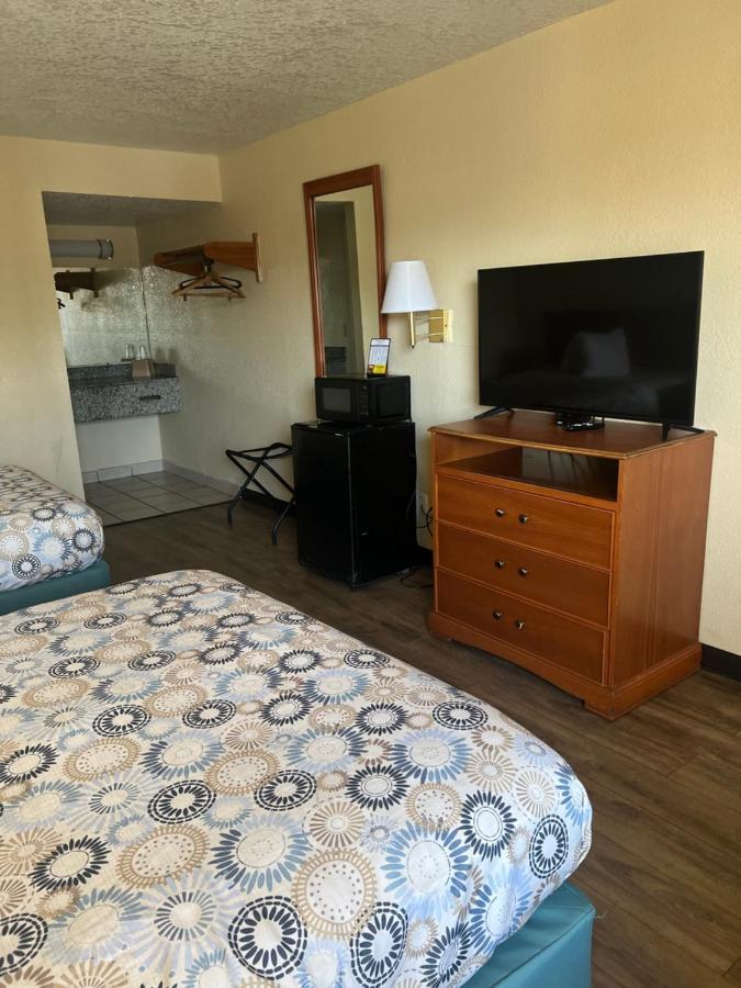 Hole Inn The Wall Hotel - Fort Walton Beach - Sunset Plaza - Nearby Beaches & Hurlburt Exterior foto