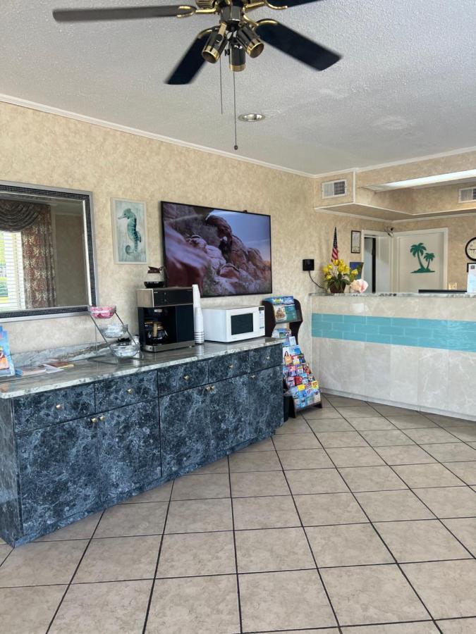 Hole Inn The Wall Hotel - Fort Walton Beach - Sunset Plaza - Nearby Beaches & Hurlburt Exterior foto