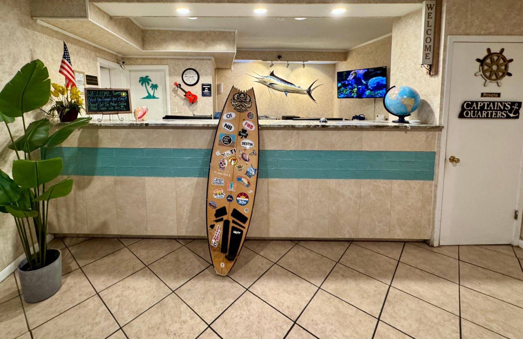 Hole Inn The Wall Hotel - Fort Walton Beach - Sunset Plaza - Nearby Beaches & Hurlburt Exterior foto