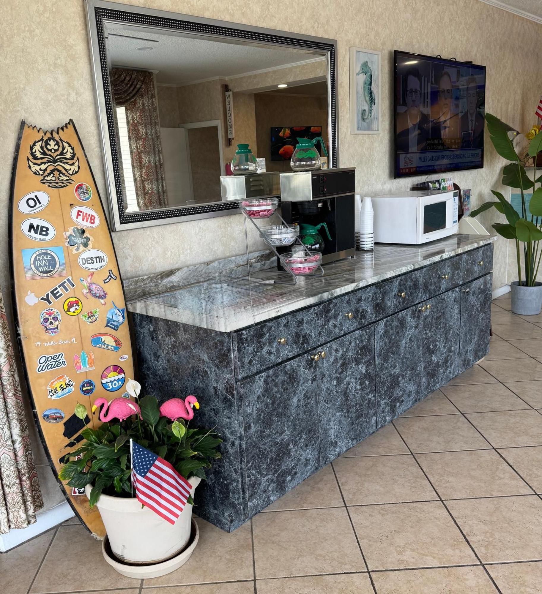 Hole Inn The Wall Hotel - Fort Walton Beach - Sunset Plaza - Nearby Beaches & Hurlburt Exterior foto